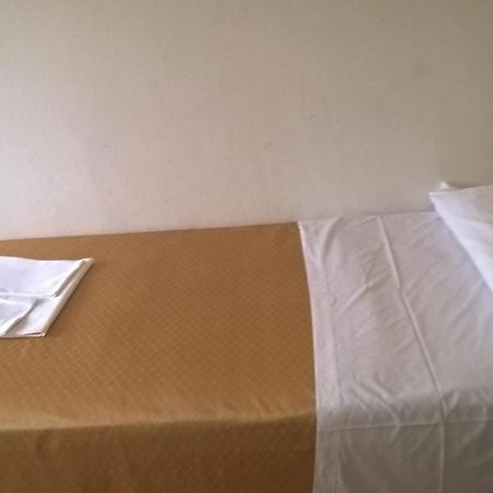 קסטל סן פייטרו טרמה Hotel Parigi חדר תמונה