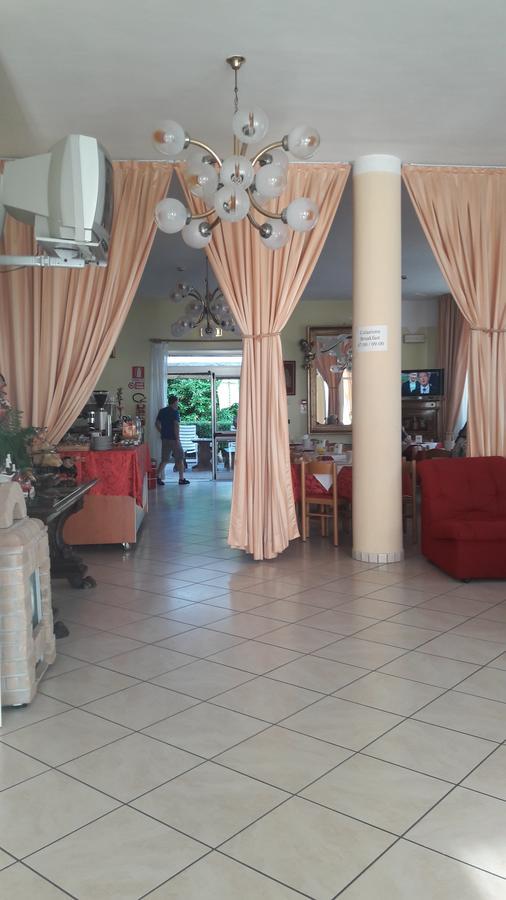 קסטל סן פייטרו טרמה Hotel Parigi מראה חיצוני תמונה