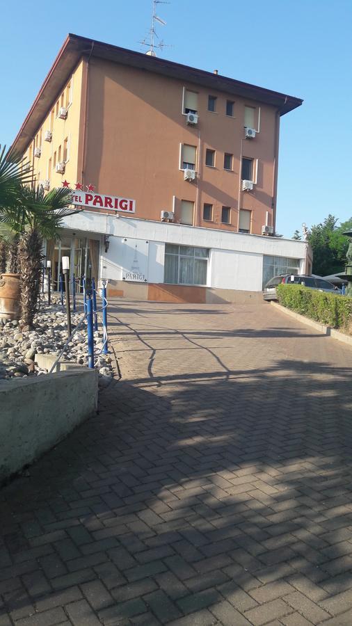 קסטל סן פייטרו טרמה Hotel Parigi מראה חיצוני תמונה