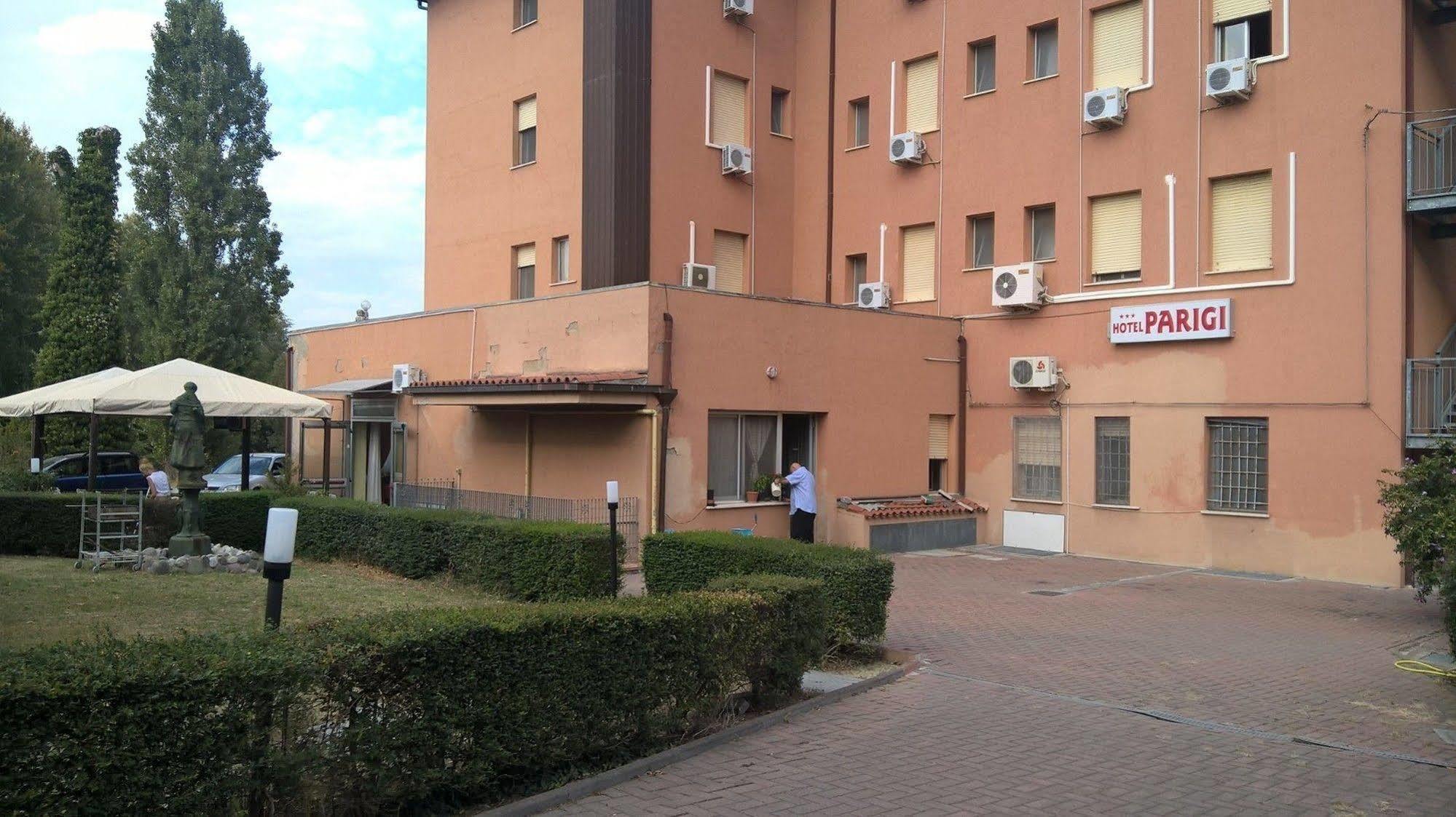 קסטל סן פייטרו טרמה Hotel Parigi מראה חיצוני תמונה