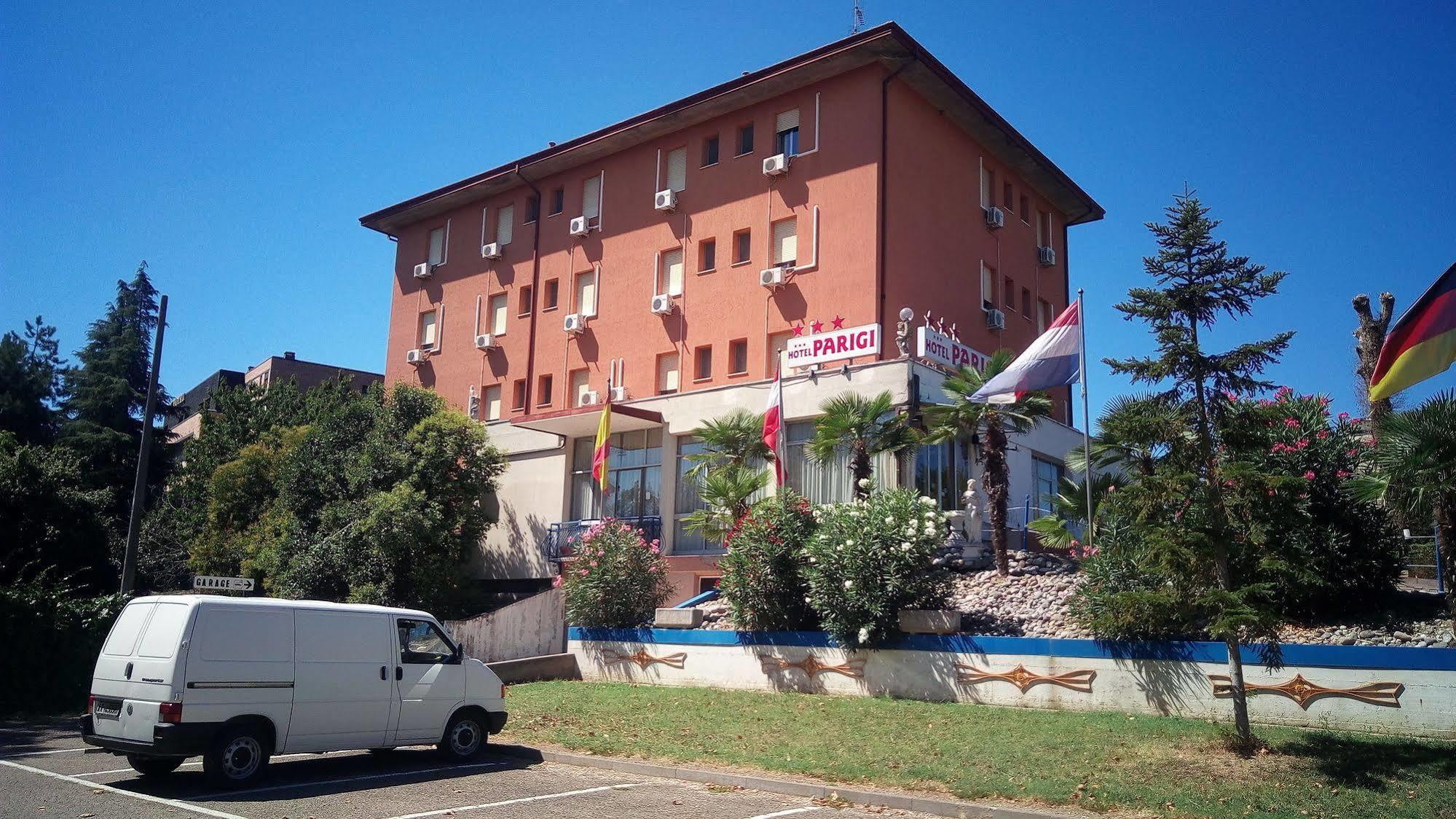 קסטל סן פייטרו טרמה Hotel Parigi מראה חיצוני תמונה